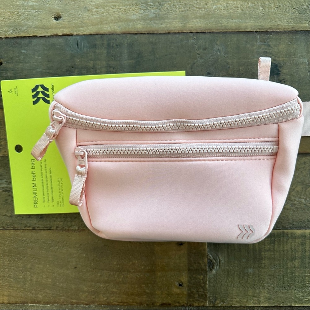 ⭐️ NWT All In Motion Premium Belt Bag - Blush